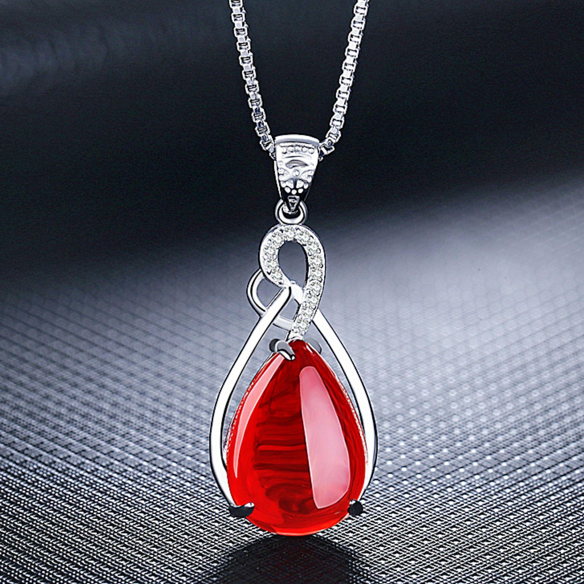 

Korean-Style Love Heart Pendant Necklace with Platinum Plating and Red-Green Agate Inlay Red Pendant + Box Chain [Set Price]