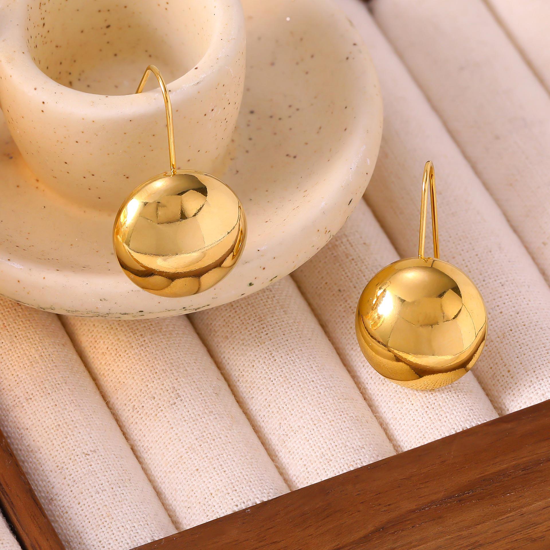 18k Gold Plated Stainless Steel Round Ear Cuff – Neutral, High-End Design