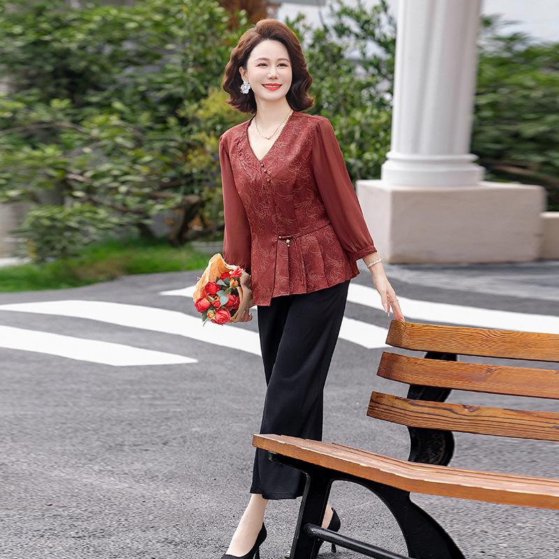 Mom's Summer Outfit: Chinese-Style 3/4 Sleeve Top & Pants Set for Middle-Aged and Elderly Women