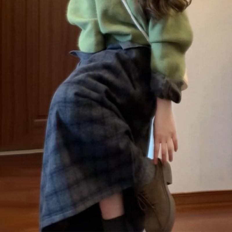 Luxury Petite French Knitted Green Sweater Dress for Women - Autumn/Winter 2024