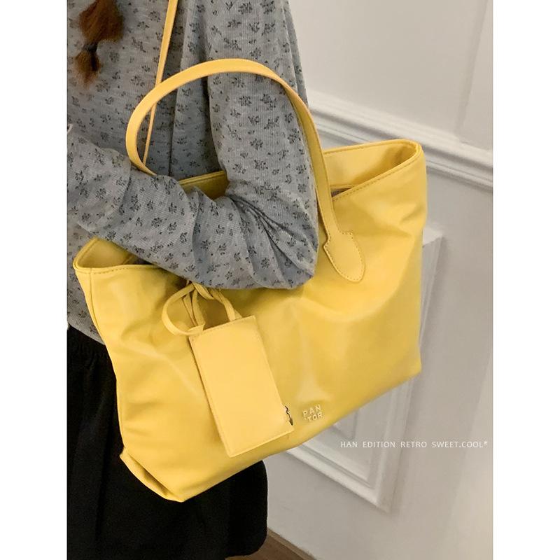 Korean version of simple large-capacity commuter bag women's 2025 new summer fashion tote bag versatile shoulder armpit bag