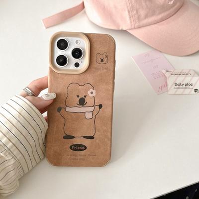 Cute Hug Scarf Bear for IPhone16promax Phone Case for Apple 15 Autumn and Winter Leather Texture 14/XR