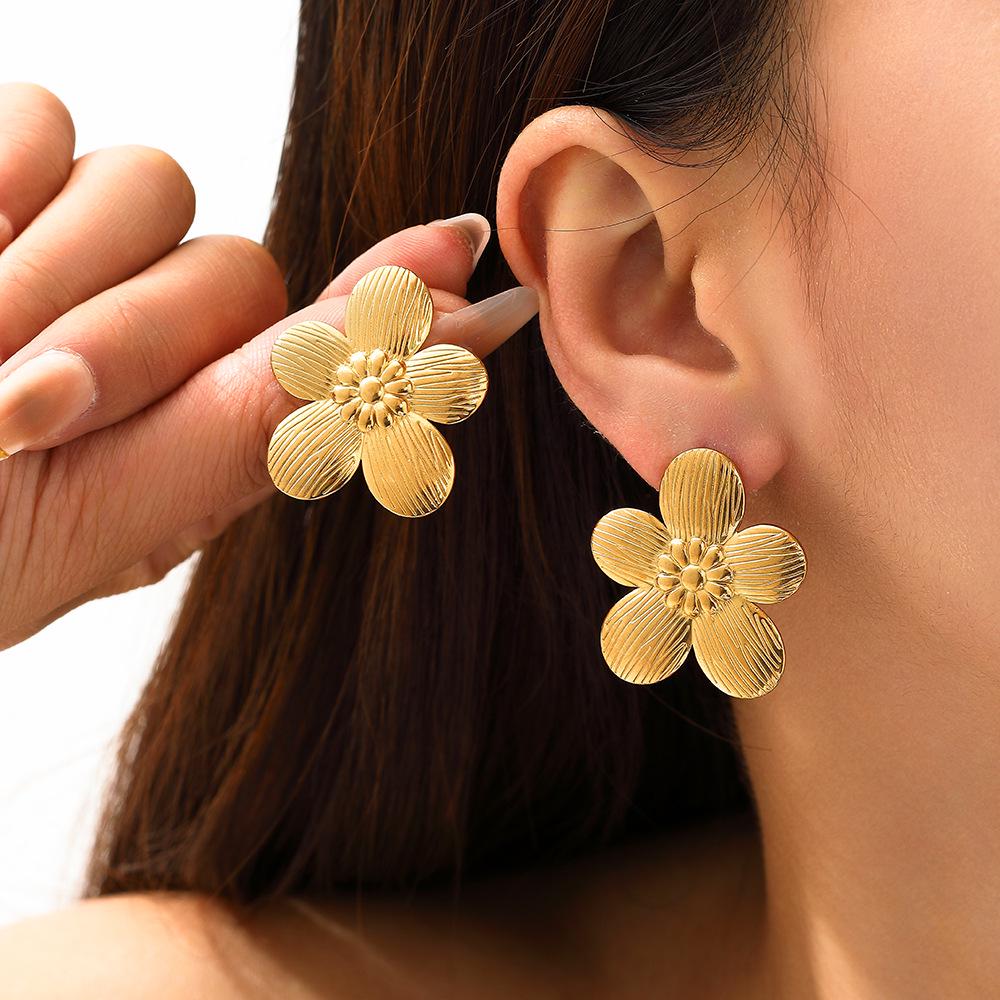 Stainless Steel Petal Earrings: Fashionable Non-fading Light Luxury Flower Dangles In New Chinese Style for Women