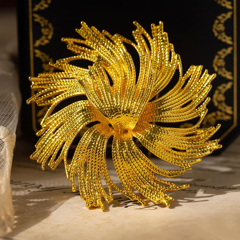 Dili Xue 2024 Vintage Monet Twisted Braid Brooch - Classic Corsage Retro Collectible