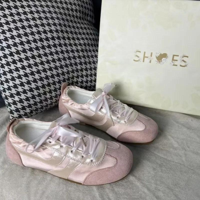 Classics Women's Vulcanize Shoes Outdoor Walking Low Heel Lace Up Sneakers Versatile Ladies Casual Shoes