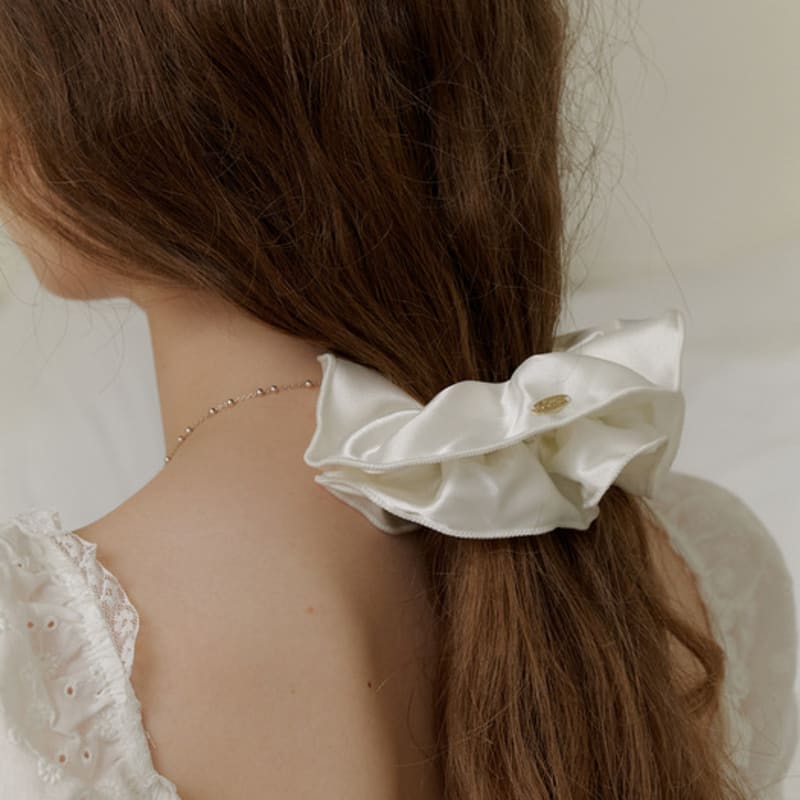 

НОСИТЕ ЗАКОЛКУ Glam Soft Scrunchie Pink