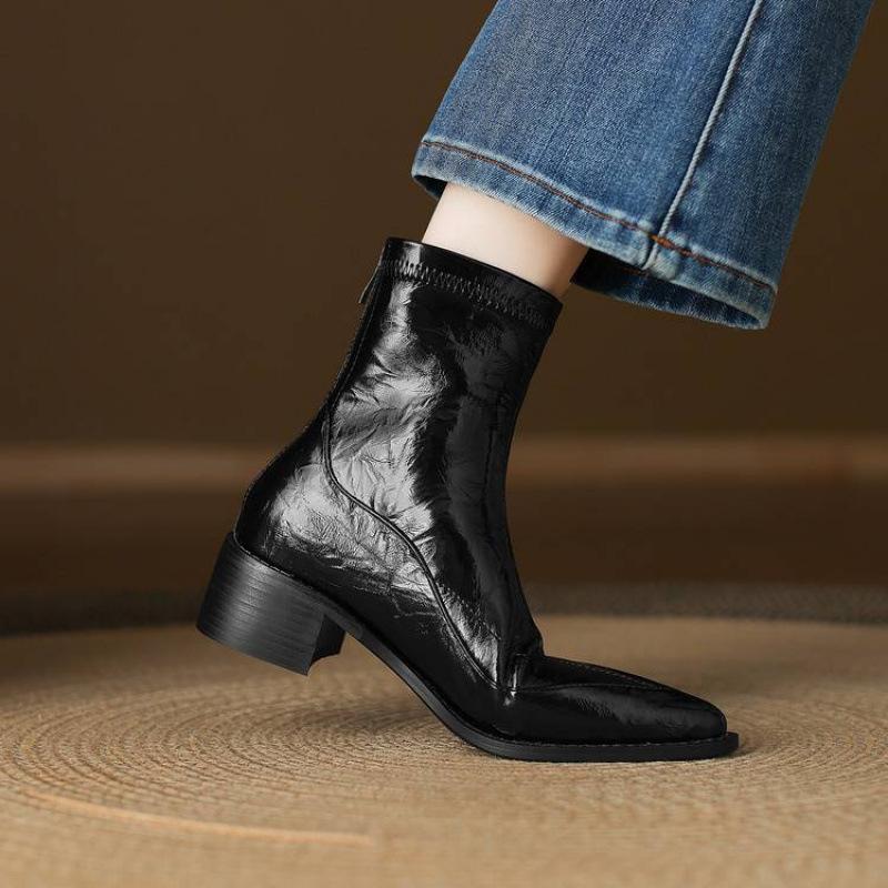 Korean version of the new low-heeled large-size women's boots, solid color pointed square-heeled rear zipper, autumn and winter soft-soled medium-