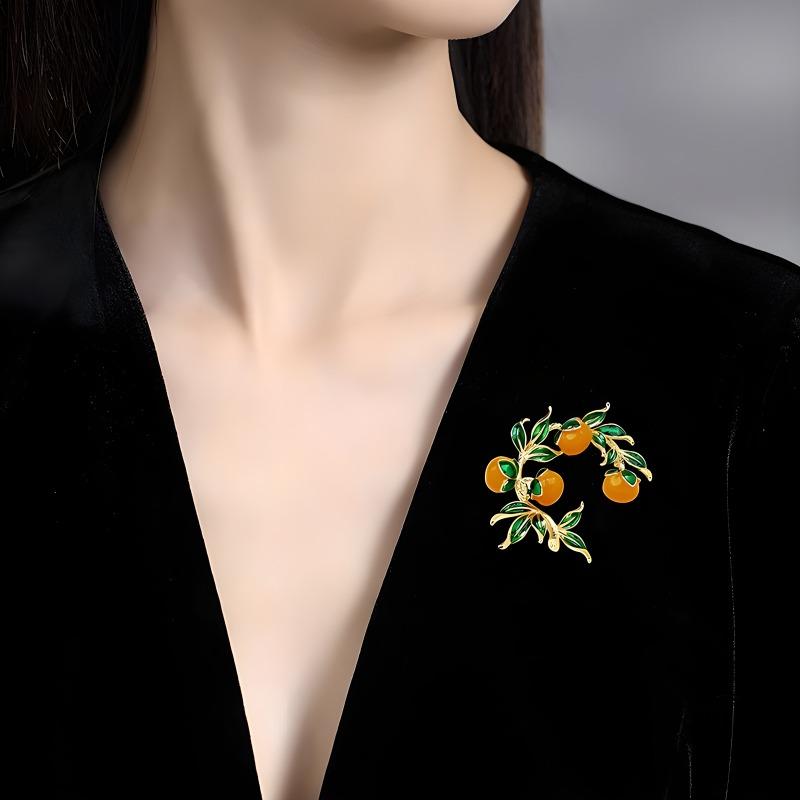 ""Niech wszystko pójdzie gładko i wszystko będzie tak, jak sobie życzysz"". Wysokiej klasy broszka z owocem persymony, spersonalizowana i kreatywna broszka