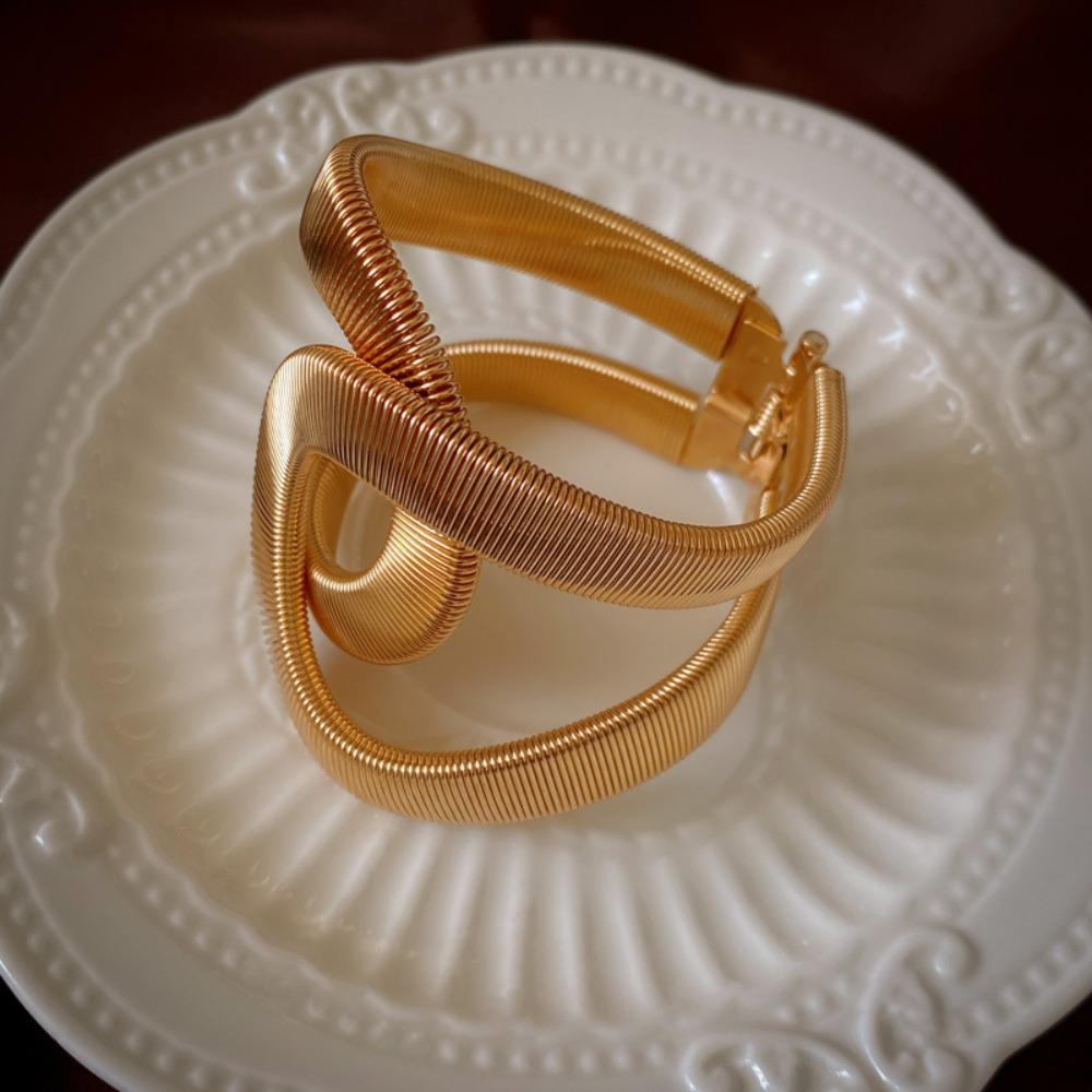 European and American Simple Bracelets, Arm Rings, Niche Cold Wind Temperament Bracelets, High-end Sense and Versatile Jewelry.