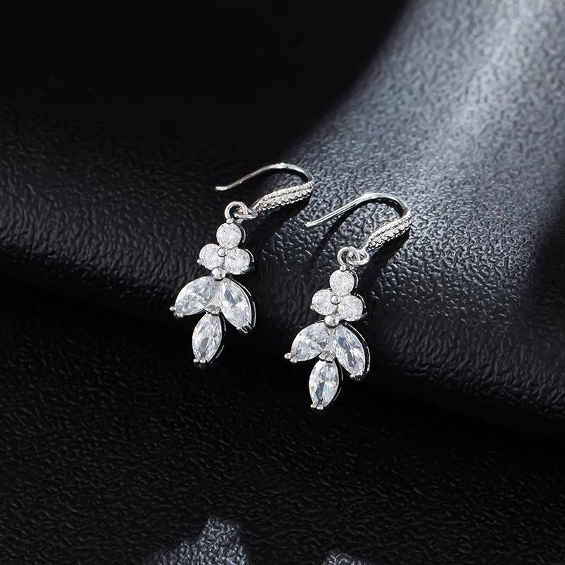 Fashion Small Fresh Ear Hook Copper Inlaid Zircon Women's Earrings High-end Elegant Temperament Stud Earrings Versatile Jewelry