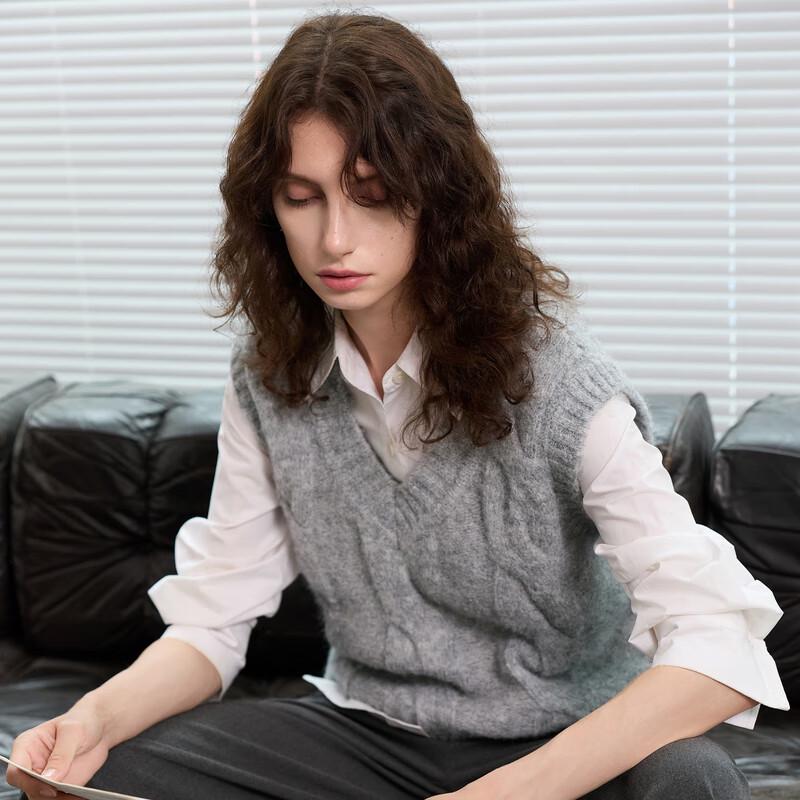 

Женский свободный трикотажный жилет-пуловер с V-образным вырезом Санцай XL (170/92A)