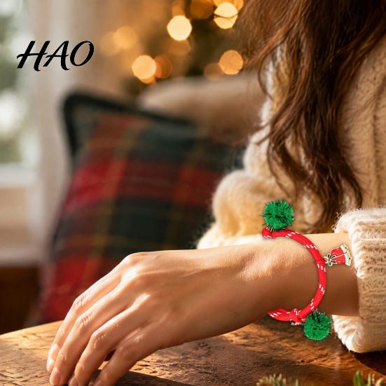 Cute Snowman Wrist Decor Christmas Bracelets, Red Green String Bracelet, Adjustable Rope Bracelet with Stackable Bell Charm And Tinsel Pom Poms,