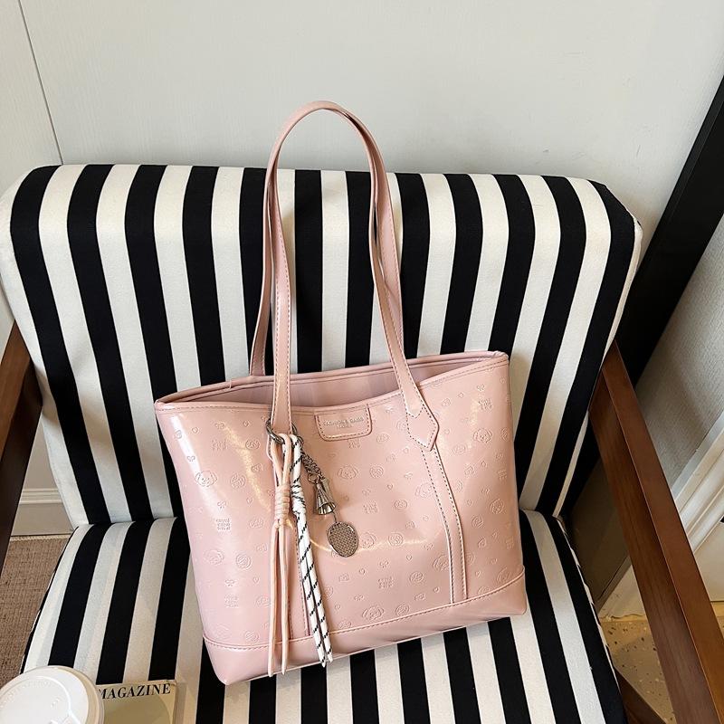 Spring and summer large-capacity bag women's new fashionable versatile shoulder bag textured portable tote bag