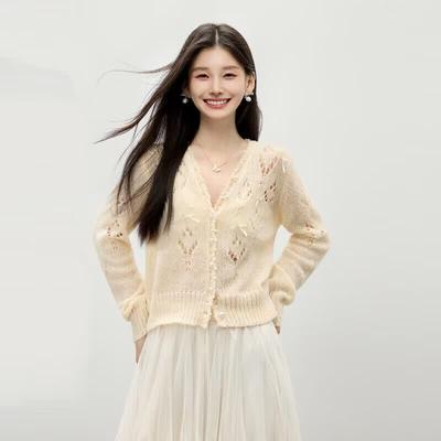 Autumn Water Lady Gentle V-Neck Knitted Cardigan