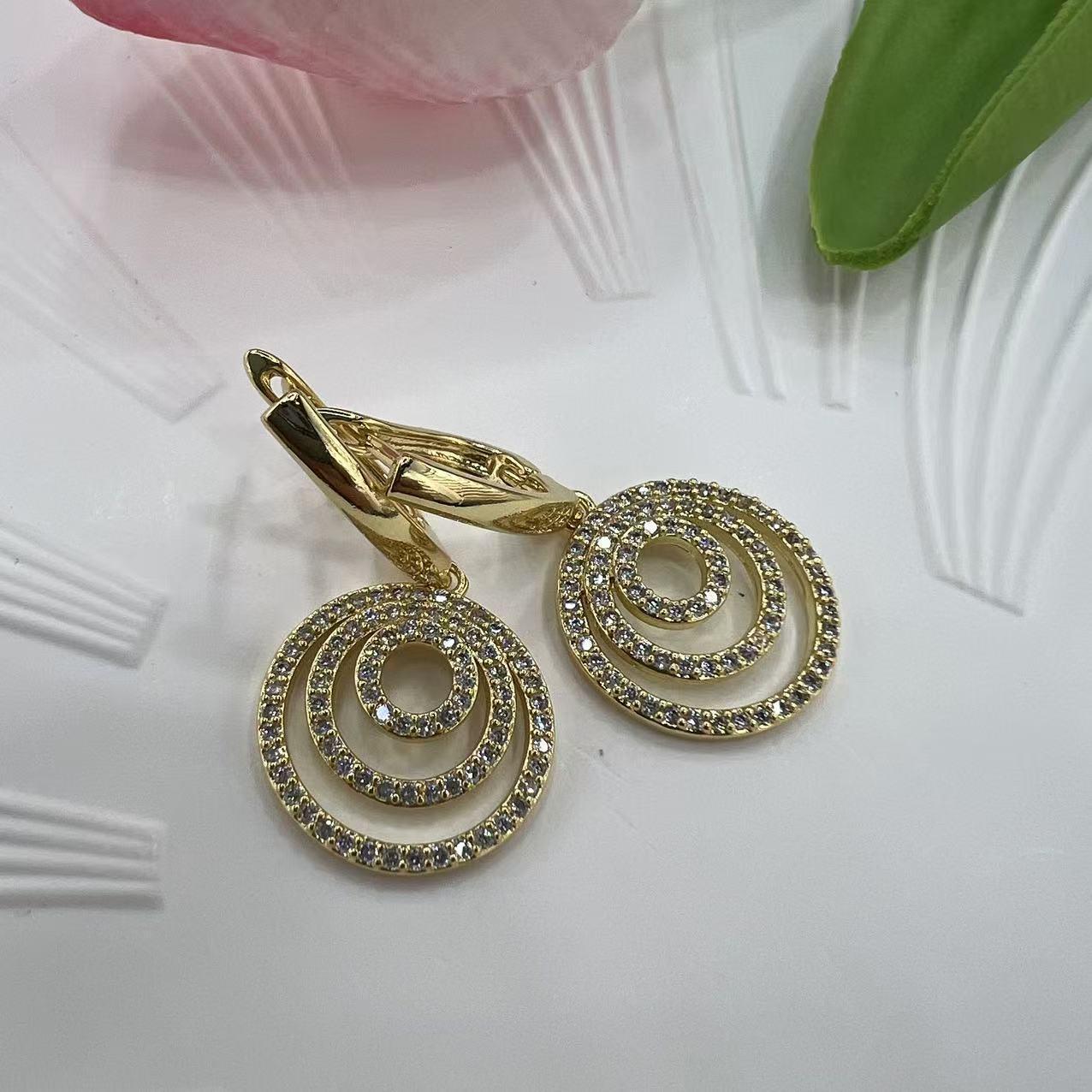 

Европейские и американские фьюжн каффы для ушей: Серьги-гвоздики из посеребренной иглы S925, позолоченной меди, с микроинкрустацией цирконами золотой