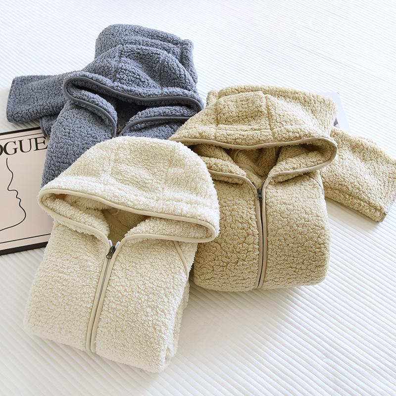 Cozy Autumn/Winter Coral Fleece Pajamas for Couples – Thick, Warm Lamb Fleece Homewear Set Suitable for Outdoors