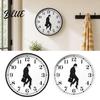 Wanduhr Mann Silhouette Uhr Lautlos Tickenfrei Rund Hängend Dekorativ Weißer Rahmen Digital Analog für Zuhause Büro Schlafzimmer Wohnzimmer Dekor