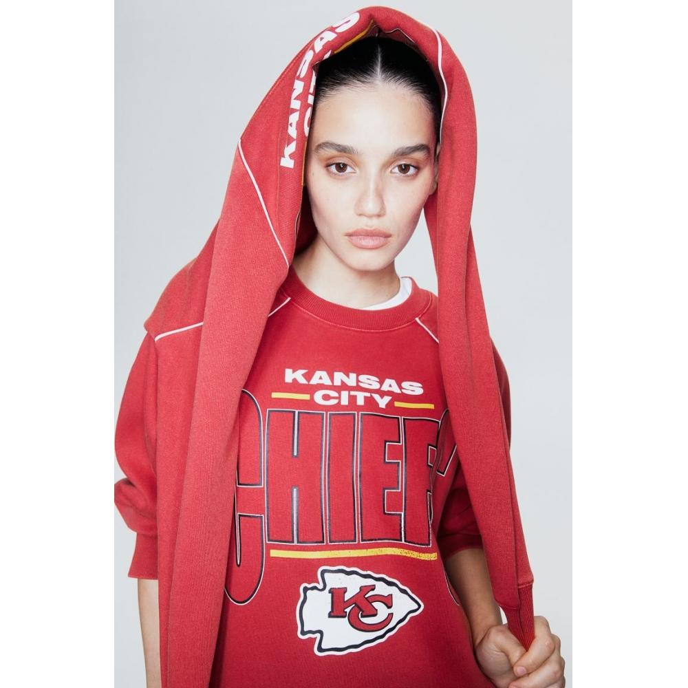 

Толстовка большого размера с принтом HM, красная NFL