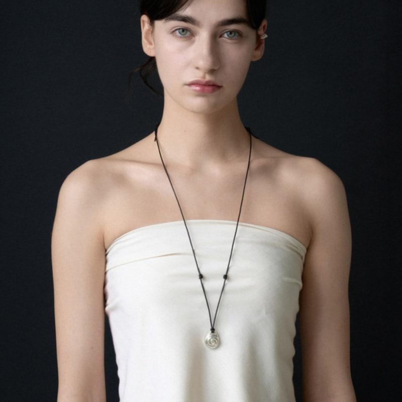 TIERNO N.024/SHELL LEATHER NECKLACE_BLACK