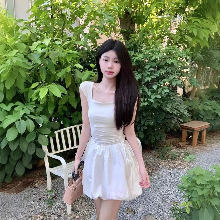Ballet-Inspired Square Neck Tie-Up Floral Dress: Summer Sweetheart Style with Waist-Cinching Vest and Short Skirt.