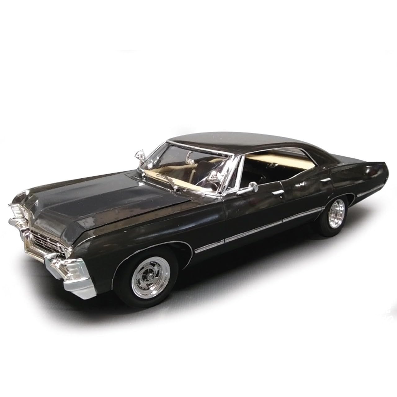 

AMT Supernatural 1967 Chevrolet Impala Baby Пластиковая Модель Набор AMT1124 1/25 4-Дверный чёрный