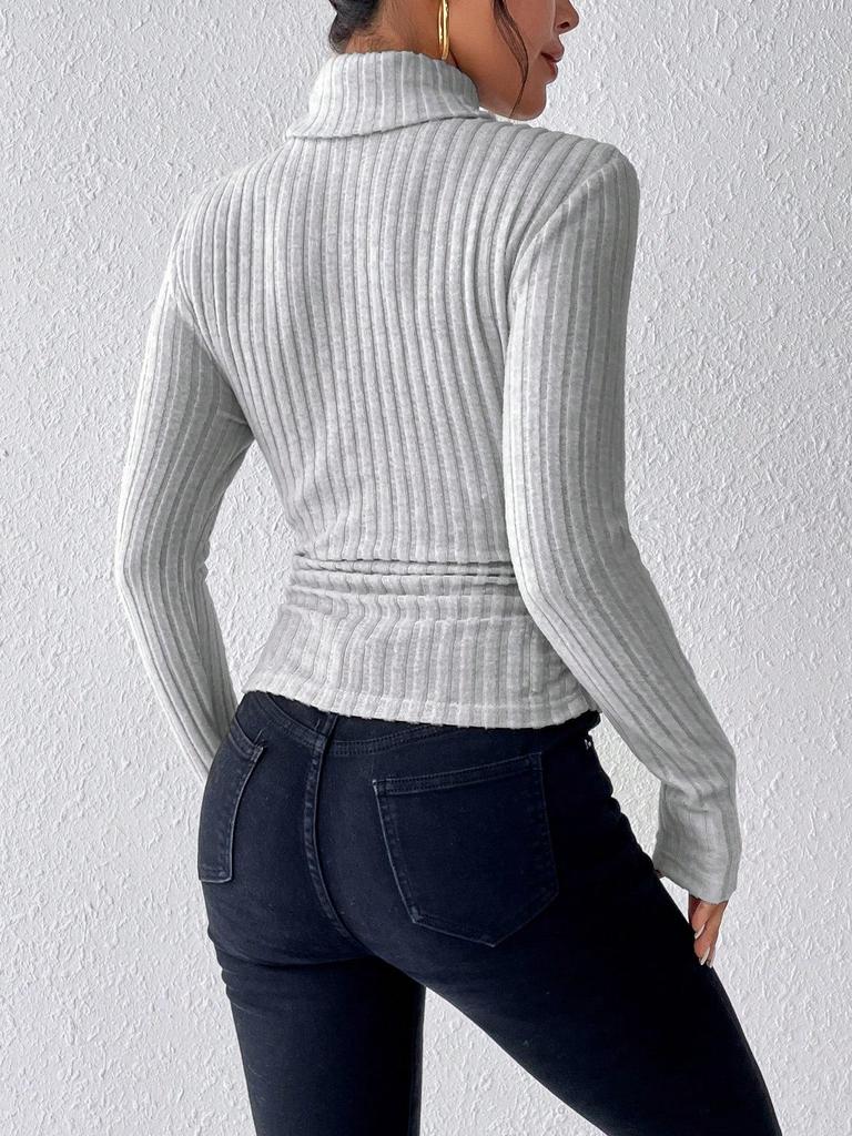 Disponibile: T-shirt a coste a maniche lunghe con scollo a V e collo alto Autunno/Inverno 2025