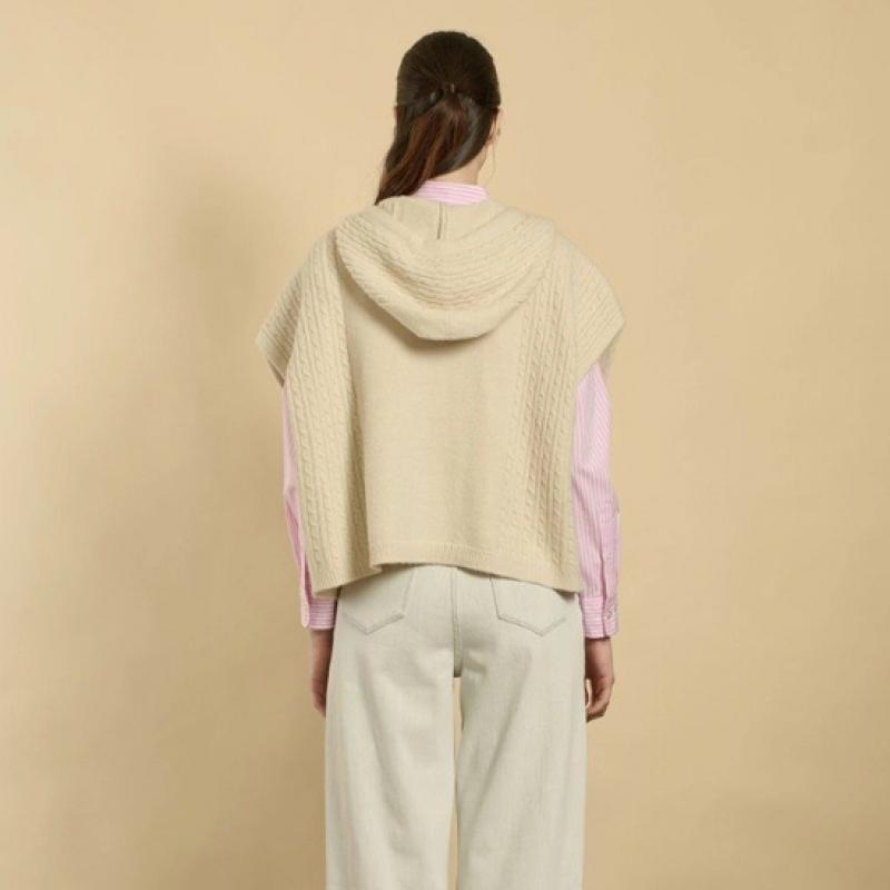 BCBG Cable Hood Knit Zip Cape B6s1v502