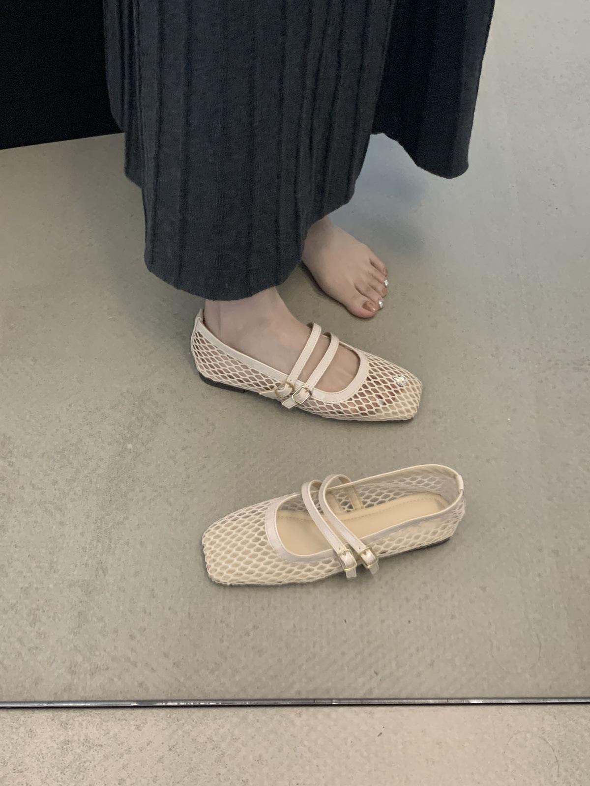 

Literature and art with skirt square head hollow single shoes women s commuting retro evening evening breeze flat-soled grandma shoes 35