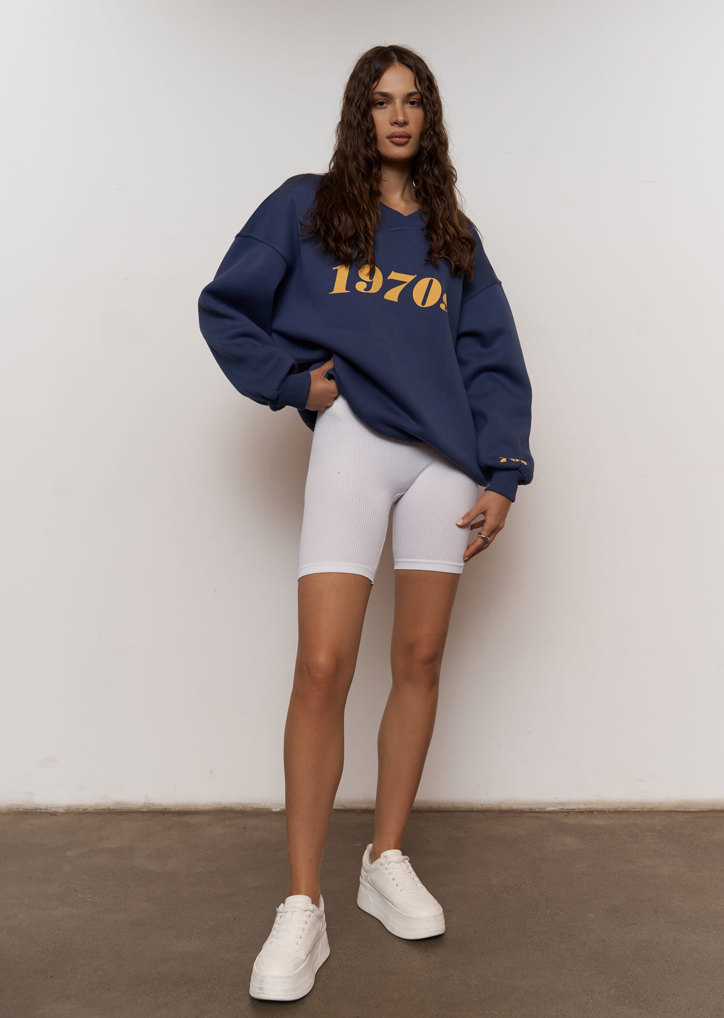 

MCLLCTN Толстовка унисекс большого размера цвета индиго 1970-х годов L индиго