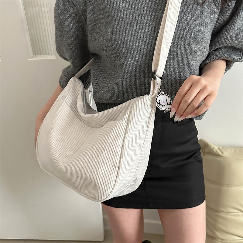 Modische, einfache Umhängetasche, Frühling, neue lässige Umhängetasche, Damen-Persönlichkeit und schöne Einkaufstasche mit großem Fassungsvermögen