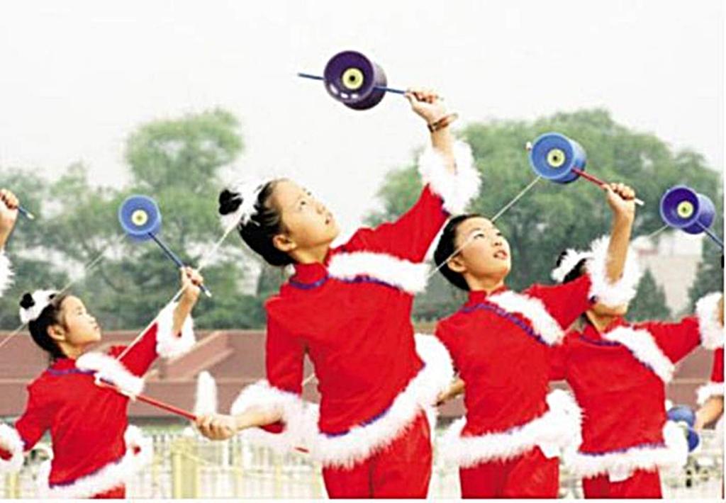 [TradeWind] Chinese Yo-Yo Diabolo Juggling Street Performance Circus Yo-Yo with String and Stick (Orange)