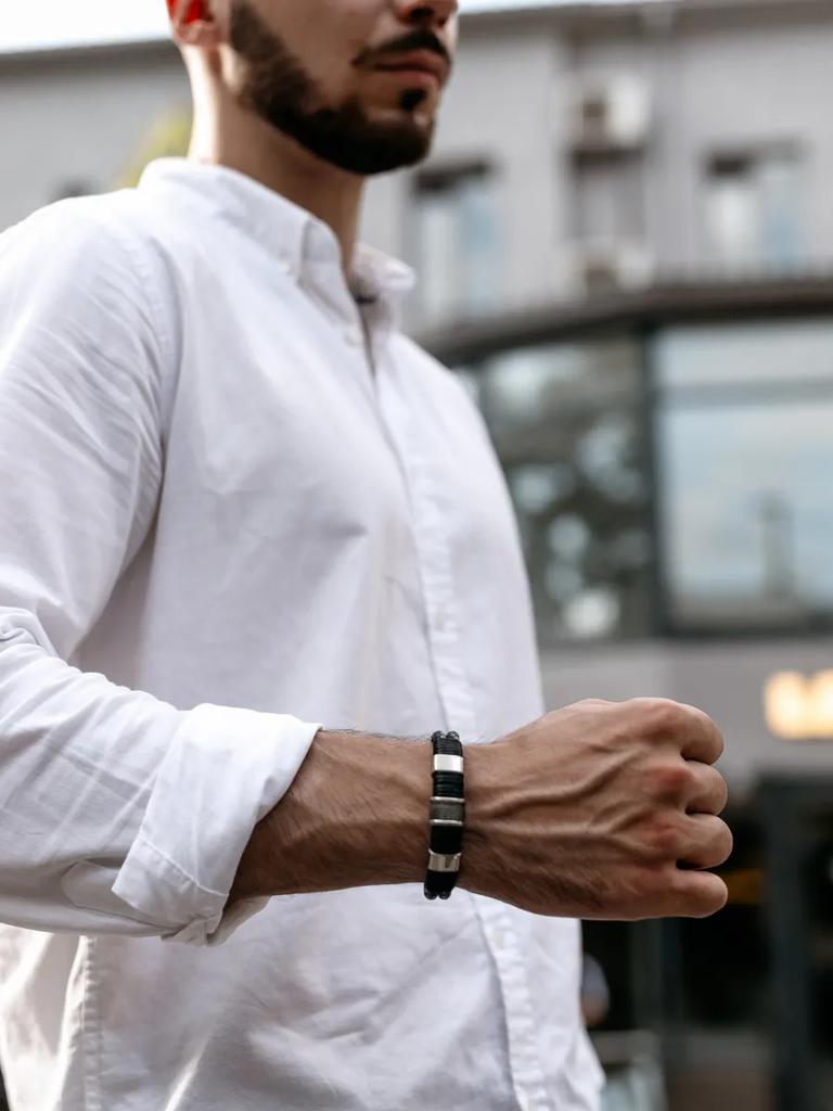 A men's leather bracelet suitable for everyday wear and gift giving