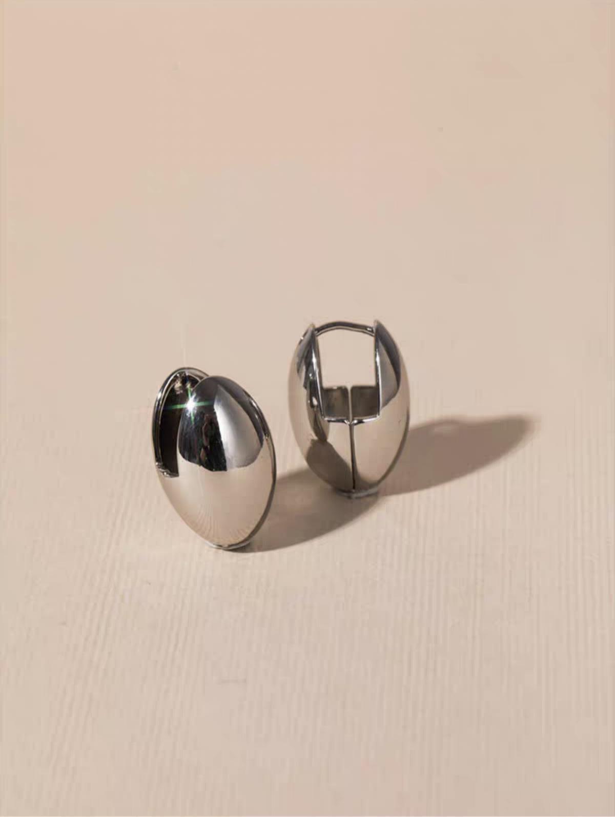 Geometric Oval Earrings for Women: 3D Design, Niche Style, Versatile for Everyday Wear.