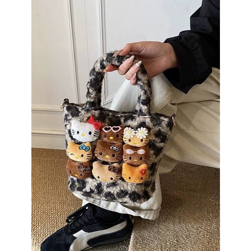Borsa a Spalla Cartone Animato Hello Kitty in Materiale Peluche per Uso Quotidiano e Outfit Casual