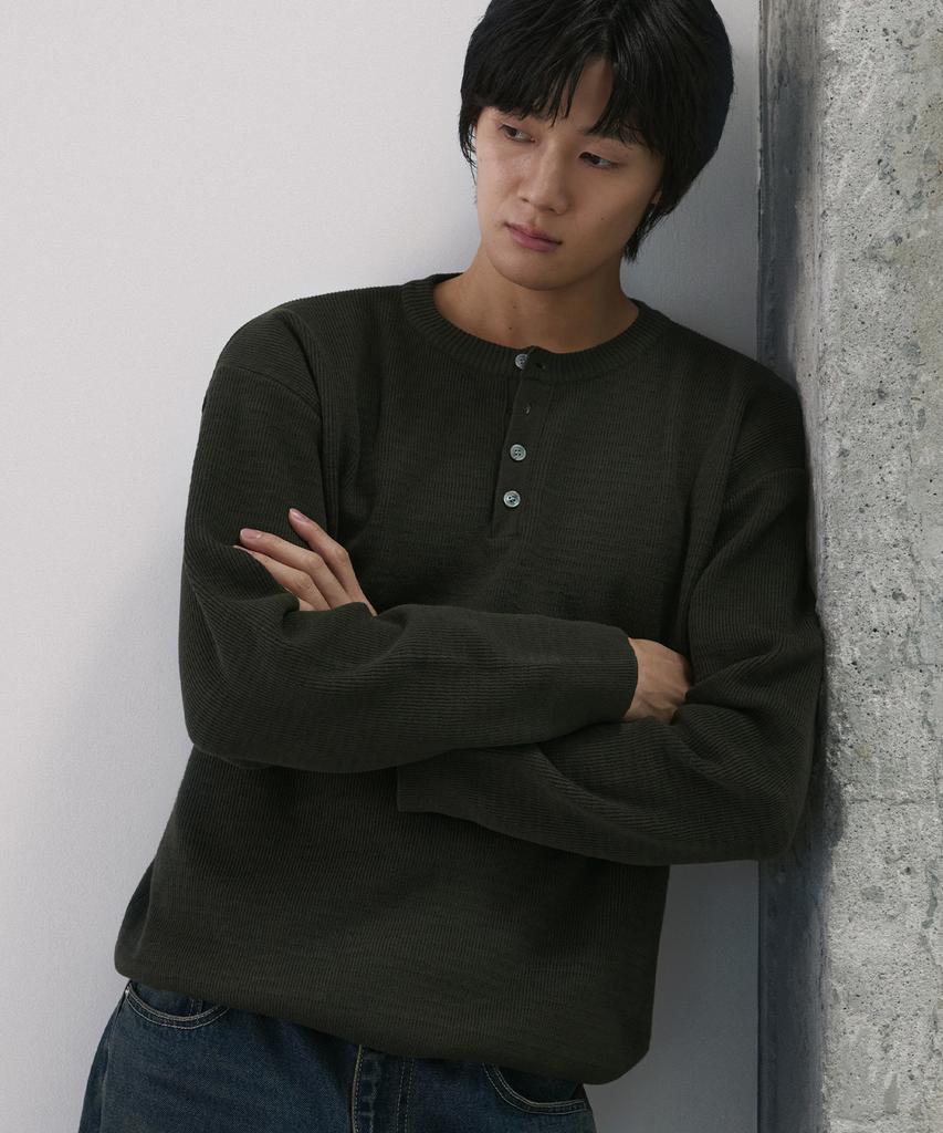 NODU Drain Henley Neck Knit [Khaki]