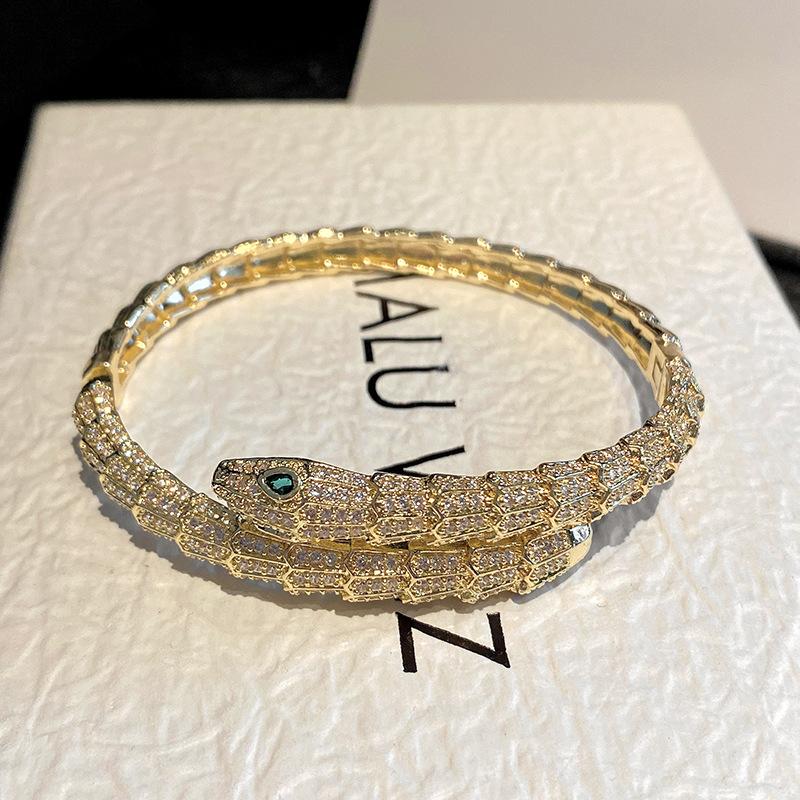 Mighty Snake Scale Serpentine Bracelet European and American Green Eyed Spirit Snake Handpiece