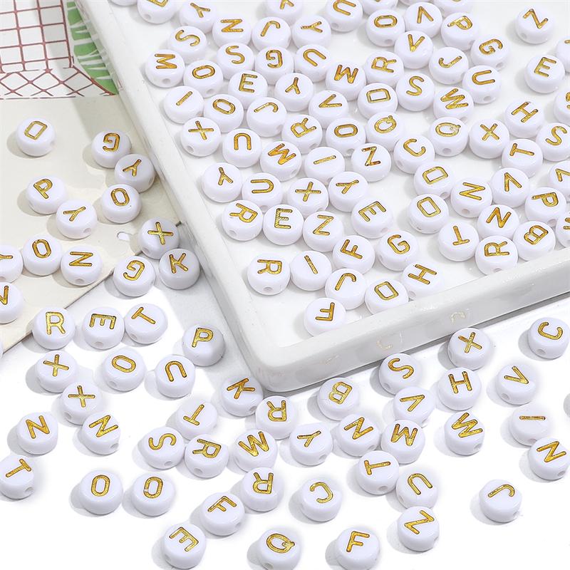 50 ks Akrylové zlaté A-Z anglické písmenkové korálky Ploché kulaté korálky s abecedou pro výrobu šperků DIY Pár Přátelství Náramek Náhrdelník