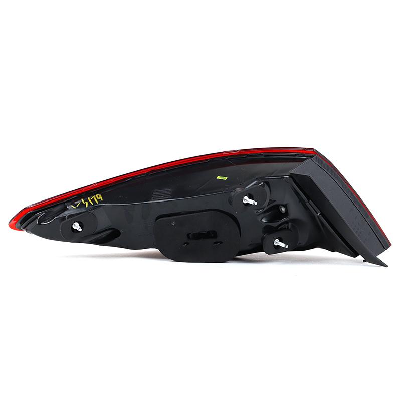 For Mercedes-Benz E Class W207 2014 2015 2016 2017 For the Two-Door Coupe Red Rear LED Tail Light Car Part 2079063300 2079063400