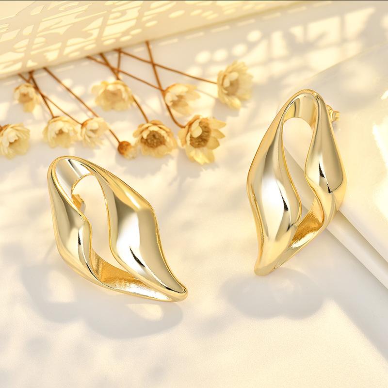 Серьги Необычный стиль и высококачественные серьги и украшения для женщин