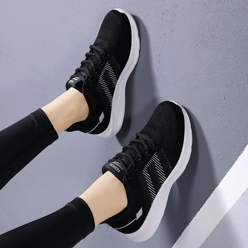 Summer breathable mesh shoes Thin lightweight mother sneakers Mesh medium walking soft sole comfortable cloth shoes