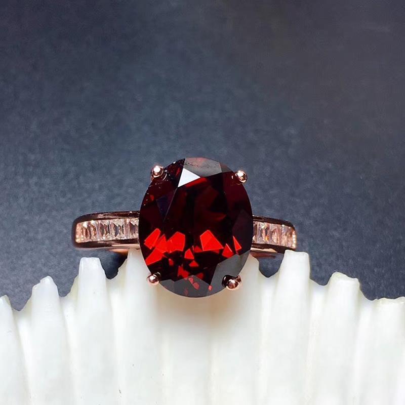 New In Classic Retro Oval Ruby Engagement Rings for Women Luxury Wedding Jewelry Charm Design Banquet Gift Adjustable Opening
