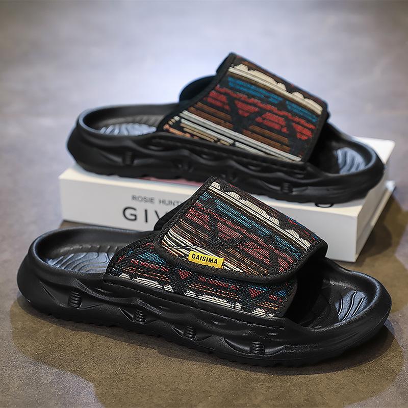 Slippers men's new 2025 summer seaside wading outdoor sports leisure light stepping on shit feeling student one-word drag