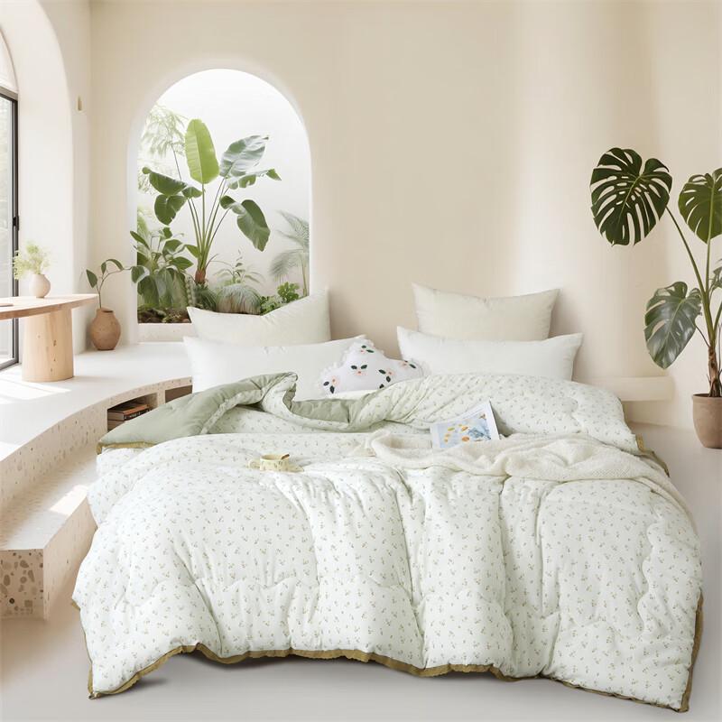 Romantic Home All-Season Seven-Hole Fiber Duvet