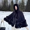 Winter-Schal mit Pelzkragen und doppelter Kapuze - Dicker Umhang mit Samtfutter für zusätzliche Wärme
