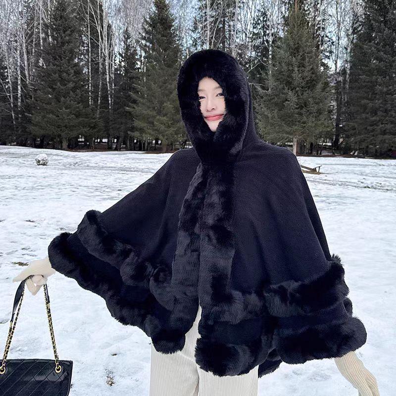 Winter-Schal mit Pelzkragen und doppelter Kapuze - Dicker Umhang mit Samtfutter für zusätzliche Wärme