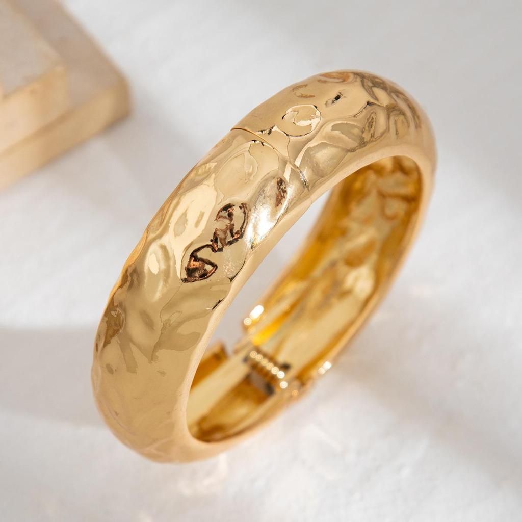 Oregelbundna Grova Tunga Pärlarmband för Kvinnor Lyxig Stil Gotisk Punk Bred Metallisk Armring Geometrisk Pulseras Mujer Mode Smycken Gåvor