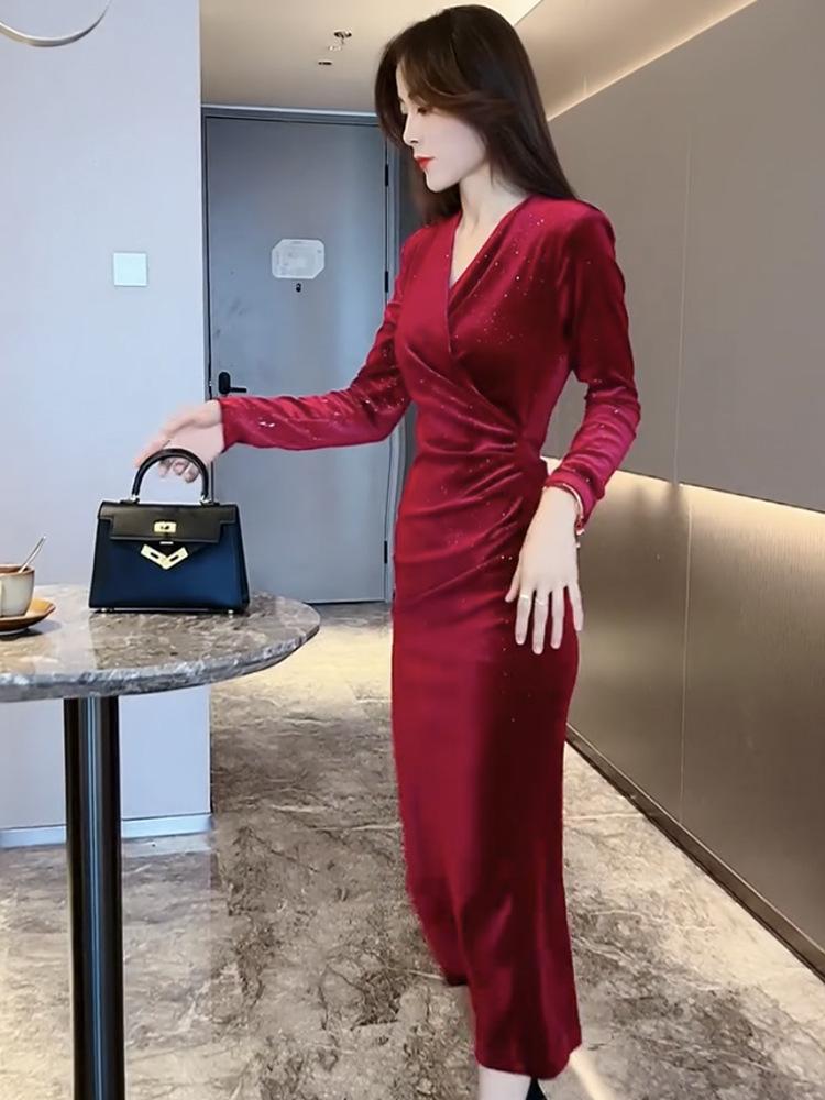 Autumn and winter women's clothing fried street dress long sleeves slim fit thin medium and long waist gold velvet small black dress