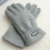 Handschuhe sind winddicht und warm zum Fahren
