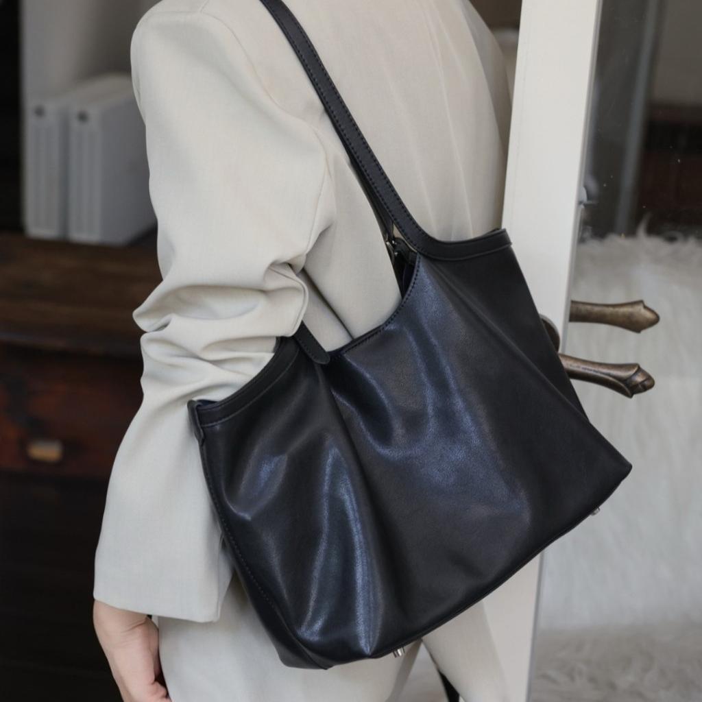 2025 Minimalist Solid Genuine Leather Tote Package Single Compartment Large Capacity Women's Handbag Underarm Bag Handheld Bag Cowhide