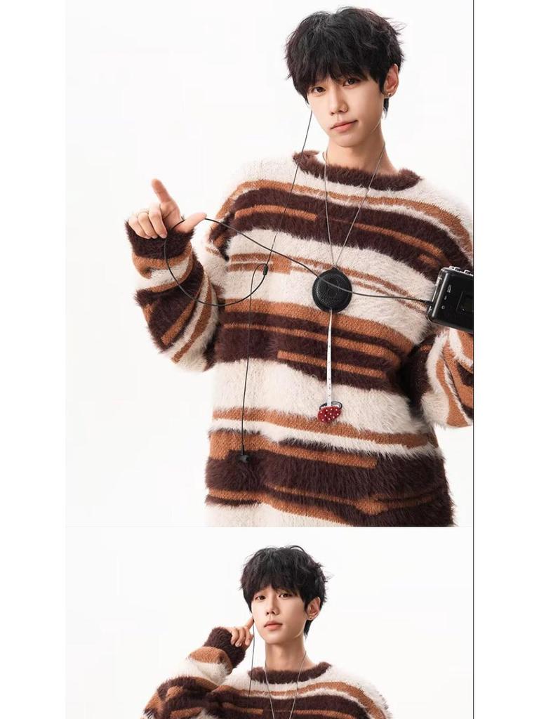 Herrhöstens/vinterns färgrandiga löst stickade tröja